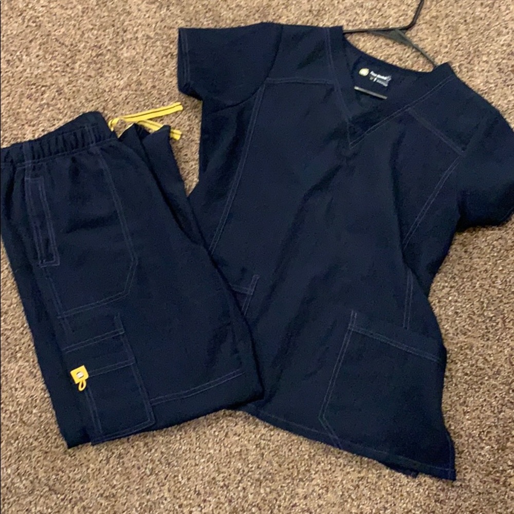 Wonderwink scrub set